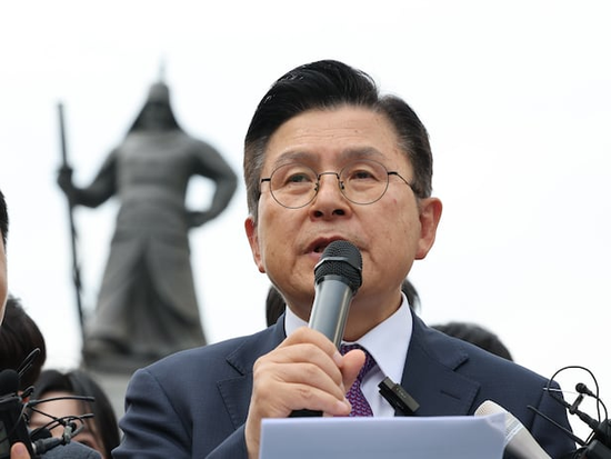韩媒：韩国无党派总统候选(♌)人黄教安宣布退选，支持执政党候选人金文洙